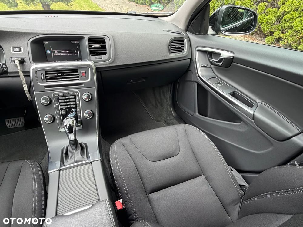 Volvo V60 D2 Geartronic Summum - 24
