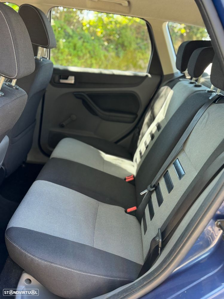 Ford Focus SW 1.6 TDCi Titanium - 12