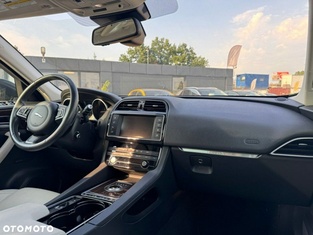 Jaguar F-Pace 35t AWD Prestige - 16