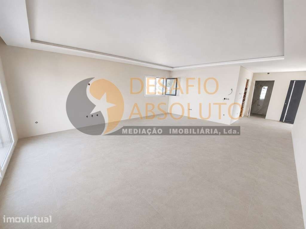 Moradia T4 Isolada Duplex com Piscina e Excelentes Acabamentos. Aze... - Grande imagem: 4/48
