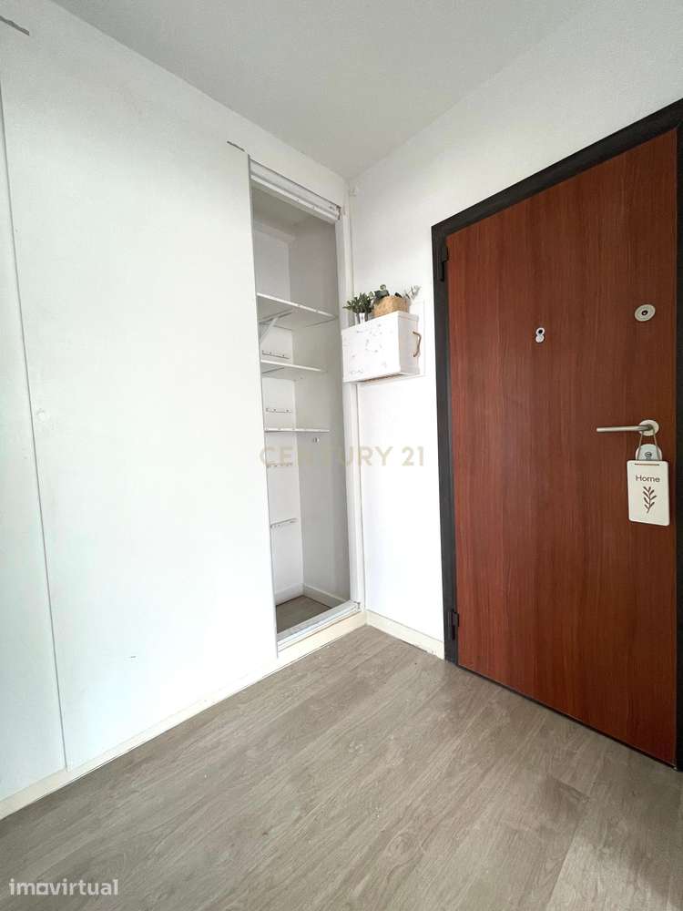 Apartamento T3 Remodelado com Excelentes Áreas, Varanda e Arrecadação - Grande imagem: 4/40
