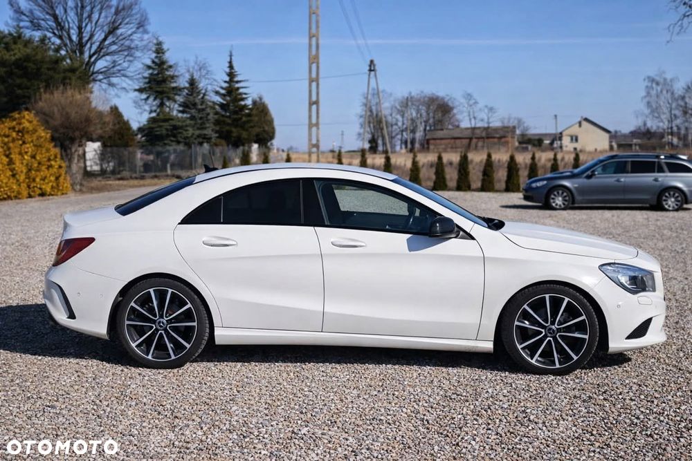 Mercedes-Benz CLA 180 7G-DCT - 4
