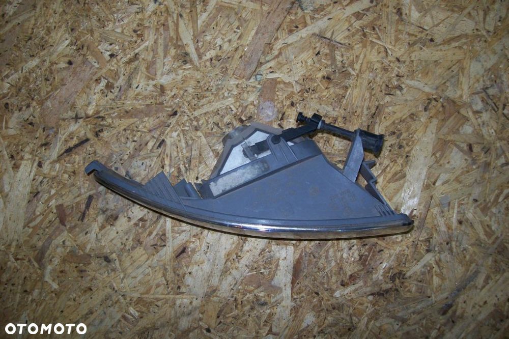 lampa przeciwmgielna prawa skoda superb ii - 2