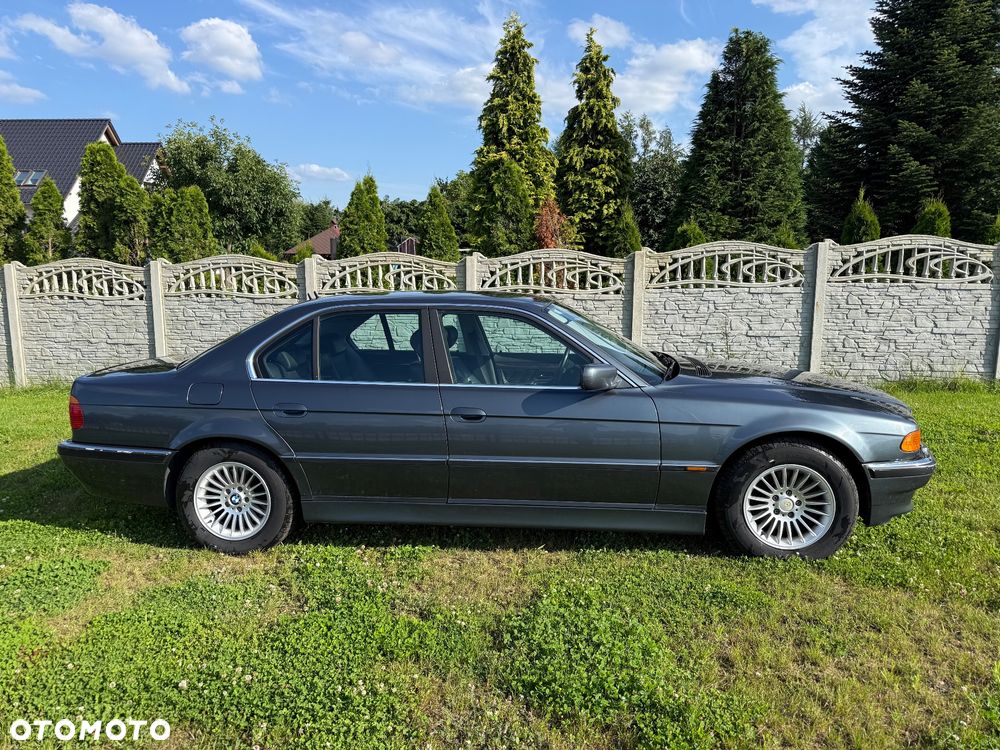 BMW Seria 7 740i - 7
