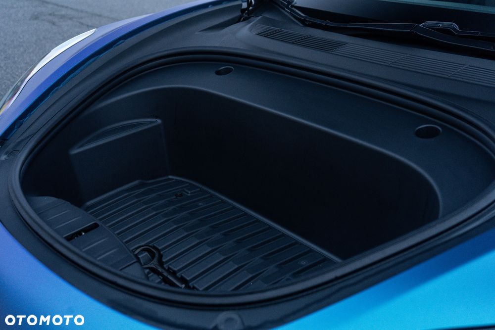 Tesla Model 3 - 11