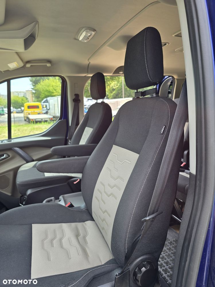 Ford Tourneo Custom - 13