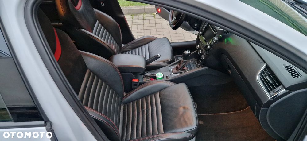 Skoda Octavia 2.0 TDI DSG RS - 7