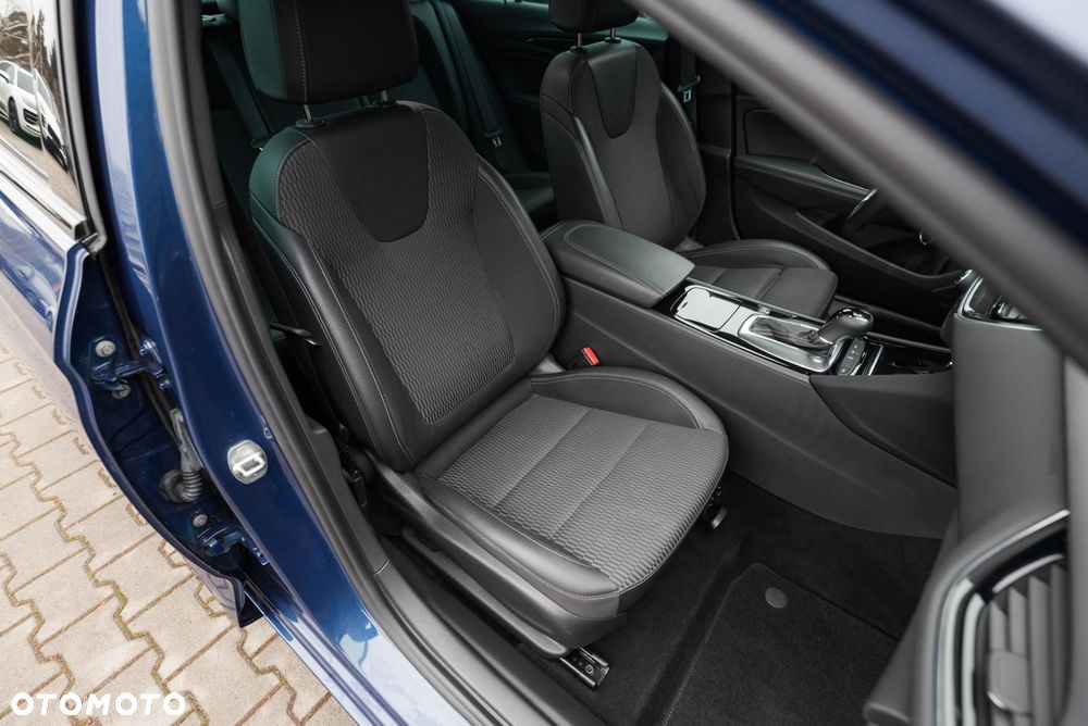Opel Insignia - 15