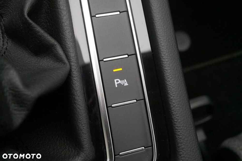 Volkswagen Passat Variant 2.0 TSI Business DSG - 18