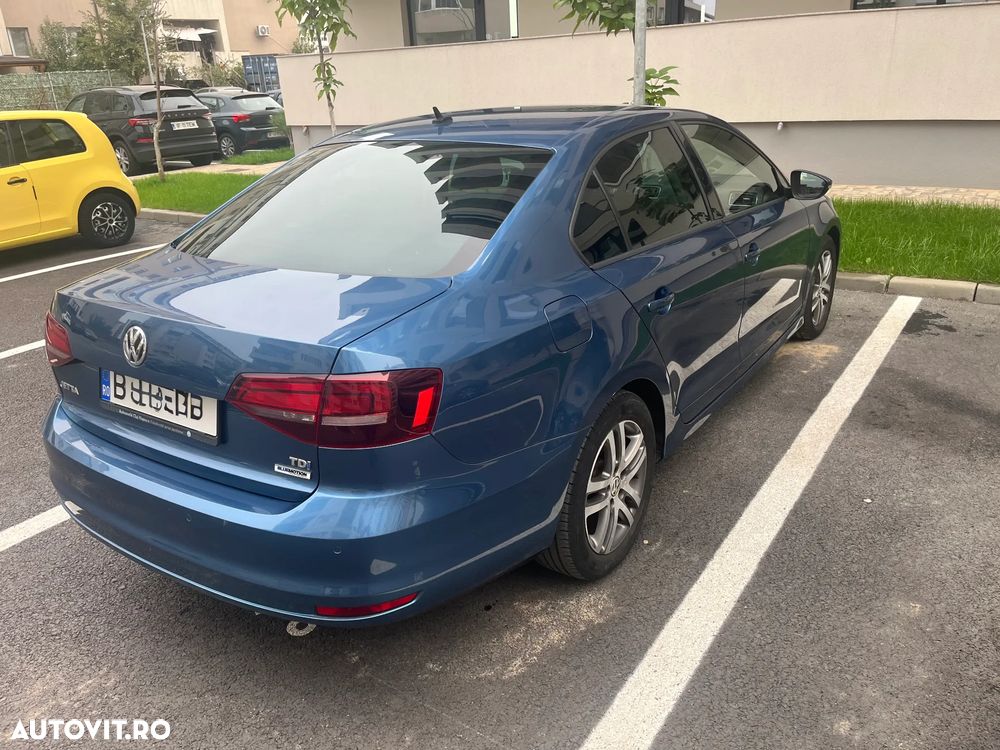 Volkswagen Jetta 2.0 TDI Comfortline - 11