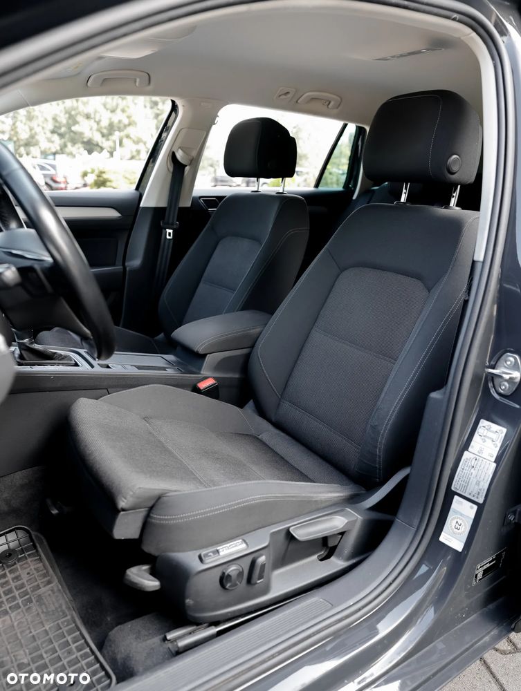 Volkswagen Passat - 11