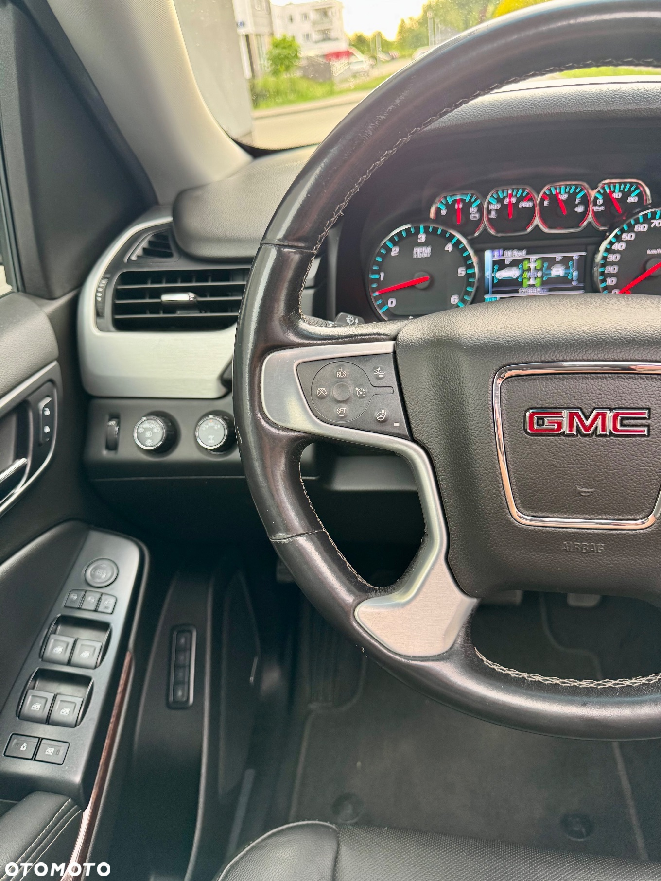 GMC Yukon - 29