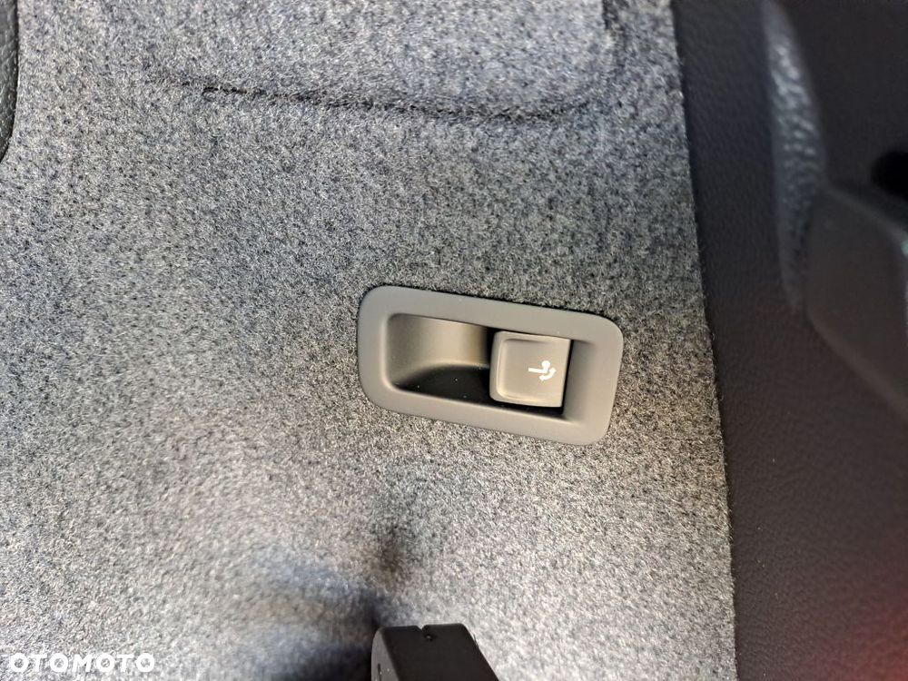 Skoda Karoq ver-1-5-tsi-act-sportline-dsg - 12