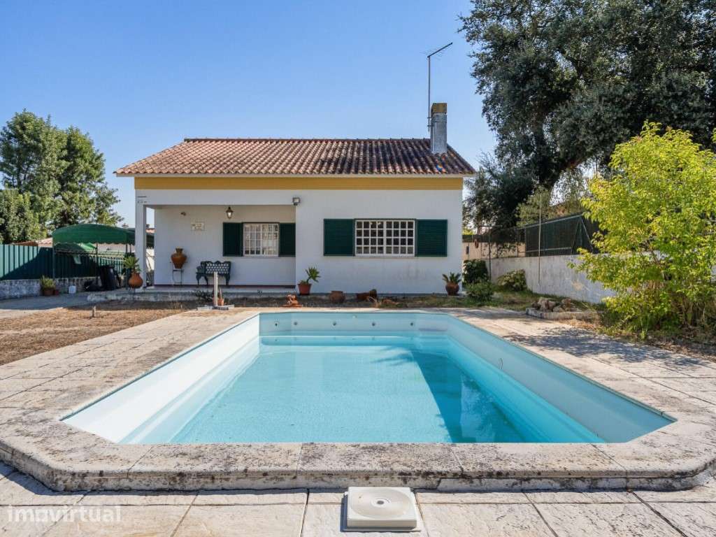 SESIMBRA - ALTO DAS VINHAS - MORADIA ISOLADA, SÓTÃO, ANEXO, PISCINA... - Grande imagem: 2/25