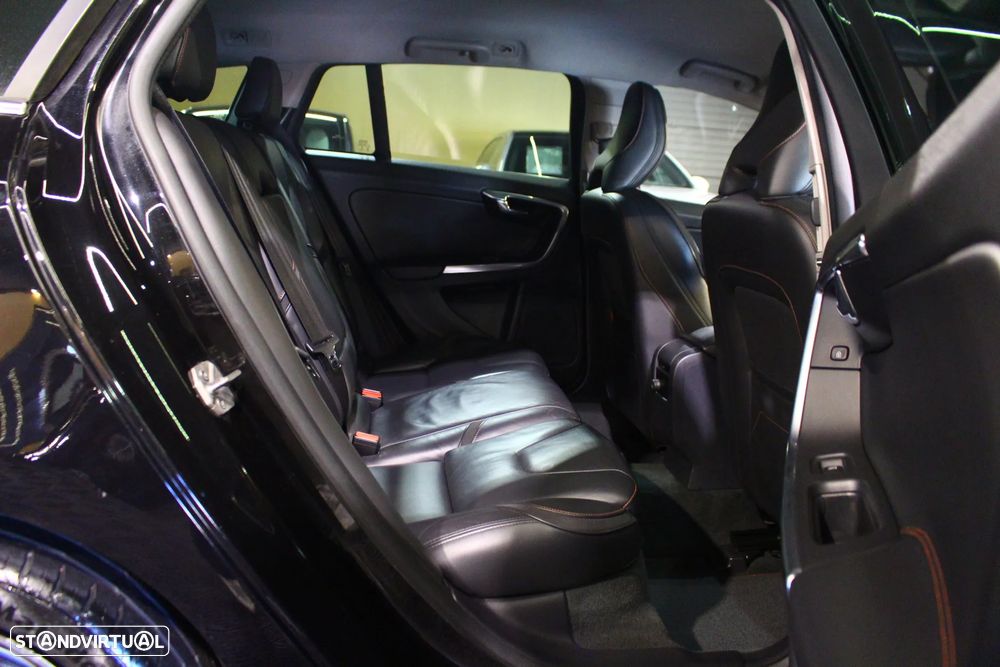 Volvo V60 2.0 D2 Momentum Drive - 19