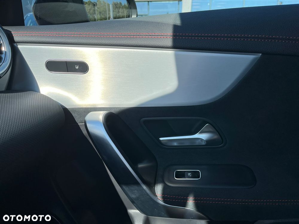 Mercedes-Benz CLA 200 AMG Line 7G-DCT - 26