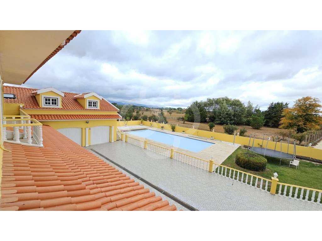 Quinta 2,4 hectares com moradia T5 em Aveiras de Cima Azambuja - Grande imagem: 4/46