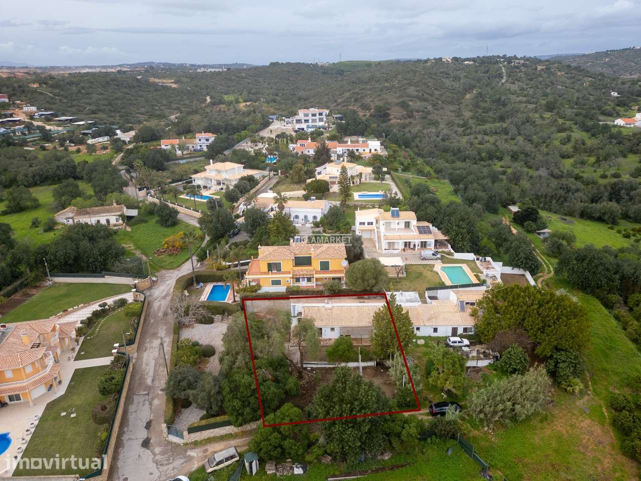 Moradia geminada V3 + 1 inserida num terreno com 651 m2 situada na Pat - Grande imagem: 3/45