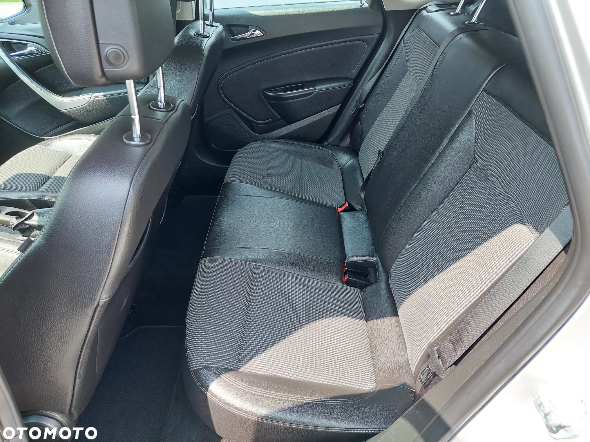 Opel Astra 1.4 Turbo Exklusiv - 33