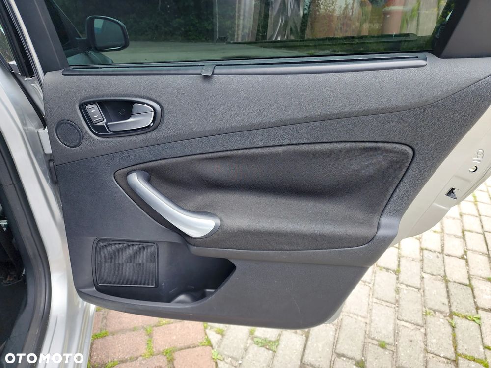 Ford Mondeo 2.0 Trend - 38