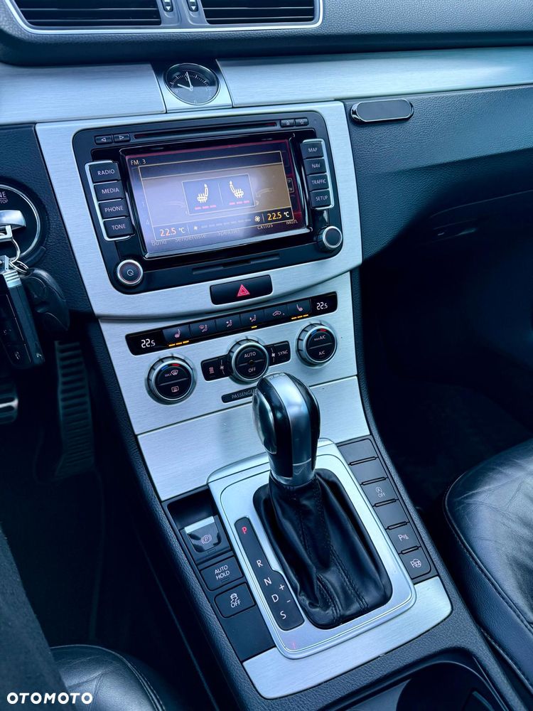 Volkswagen Passat 2.0 TDI DSG BlueMotion Technology R-Line - 37