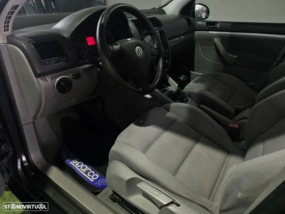 VW Golf 2.0 TDi Confortline - 9
