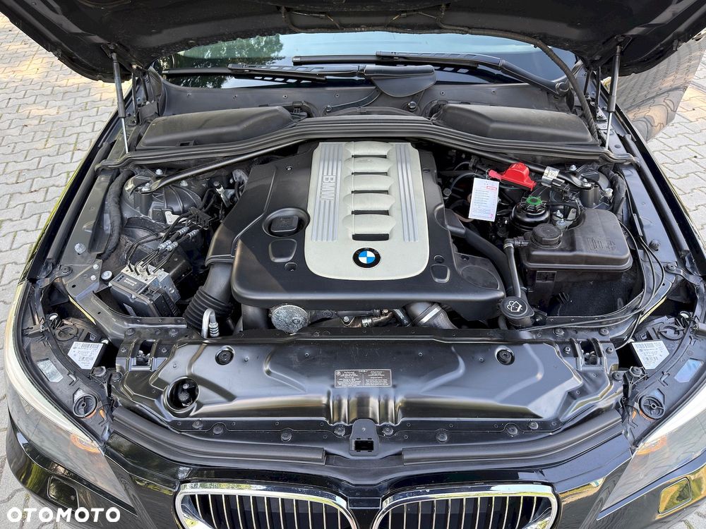 BMW Seria 5 525xd - 38