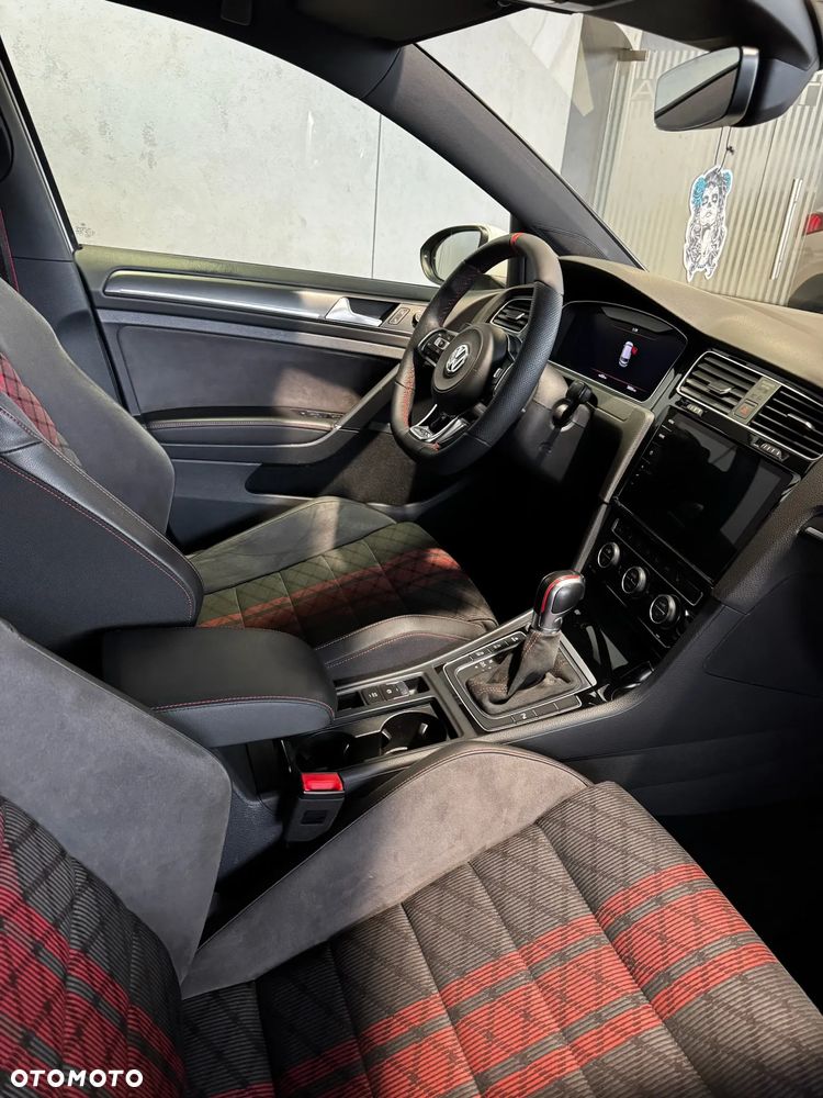 Volkswagen Golf GTI TCR 2.0 TSI OPF DSG - 11
