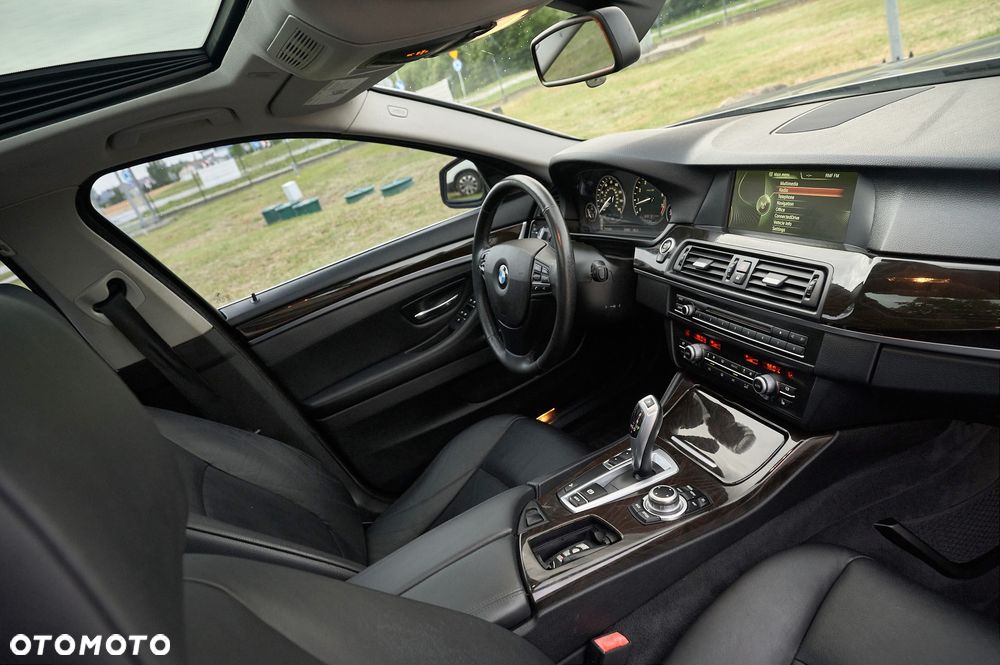 BMW Seria 5 535i xDrive Sport-Aut Modern Line - 29