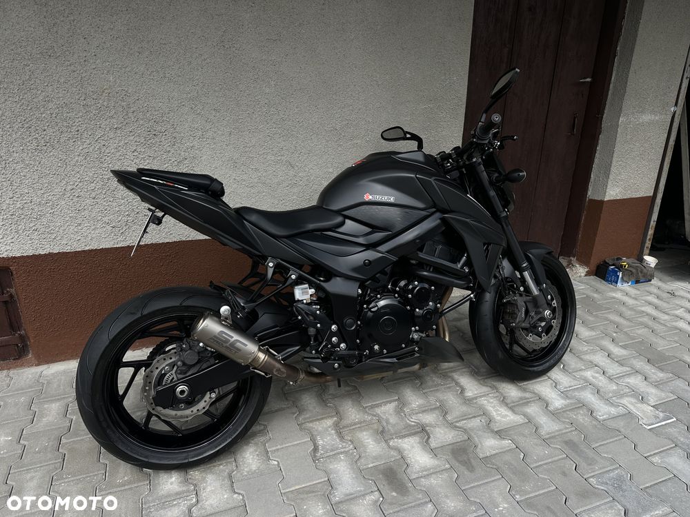 Suzuki GSX - 29