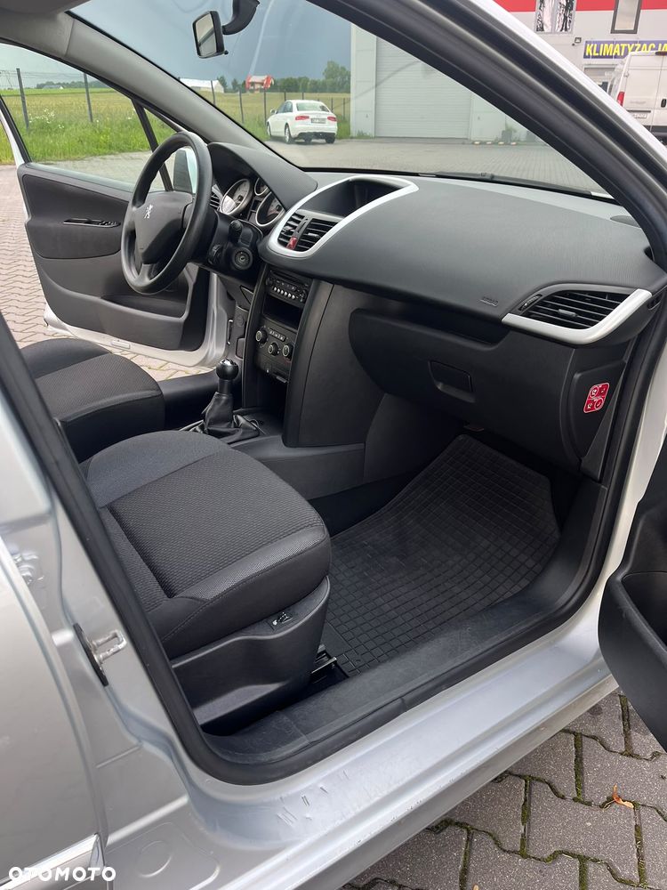 Peugeot 207 - 13