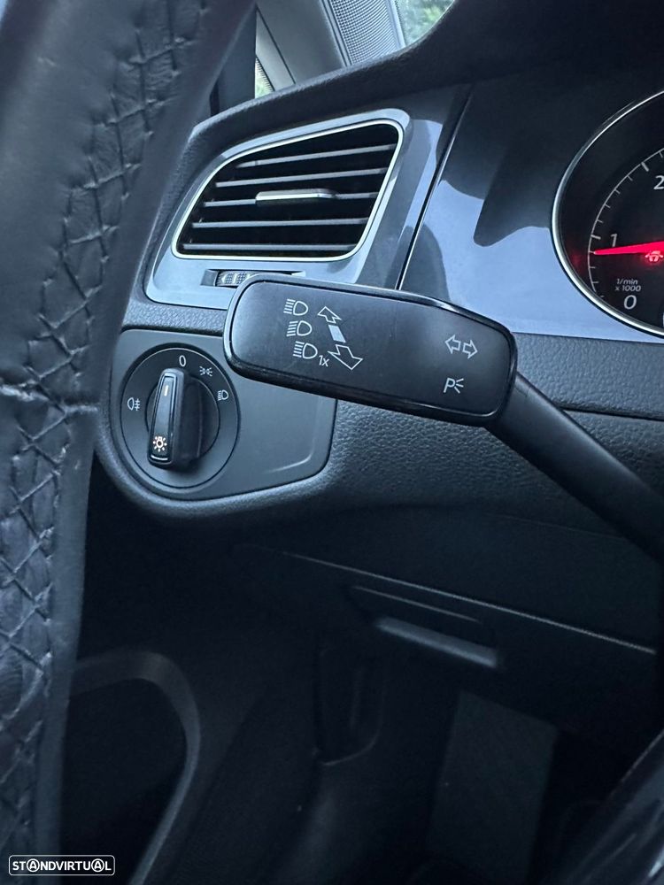 VW Golf 1.6 TDI Confortline - 12