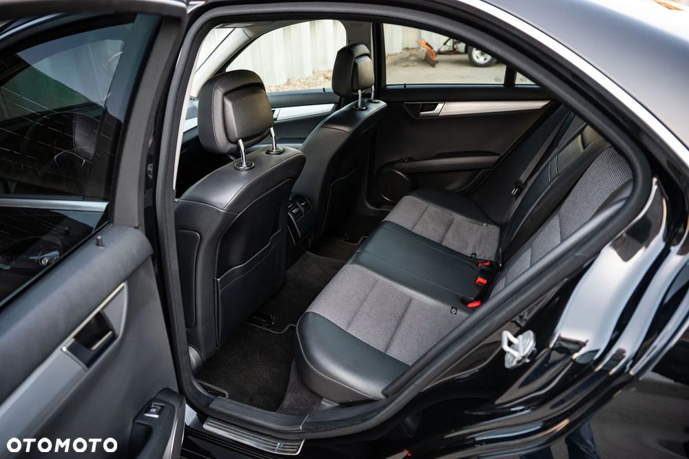 Mercedes-Benz Klasa C 220 CDI BlueEff 4-Matic Avantgarde - 18