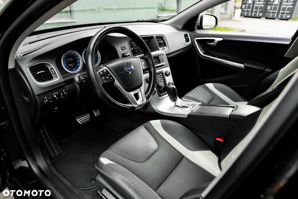 Volvo V60 D3 Geartronic RDesign - 16