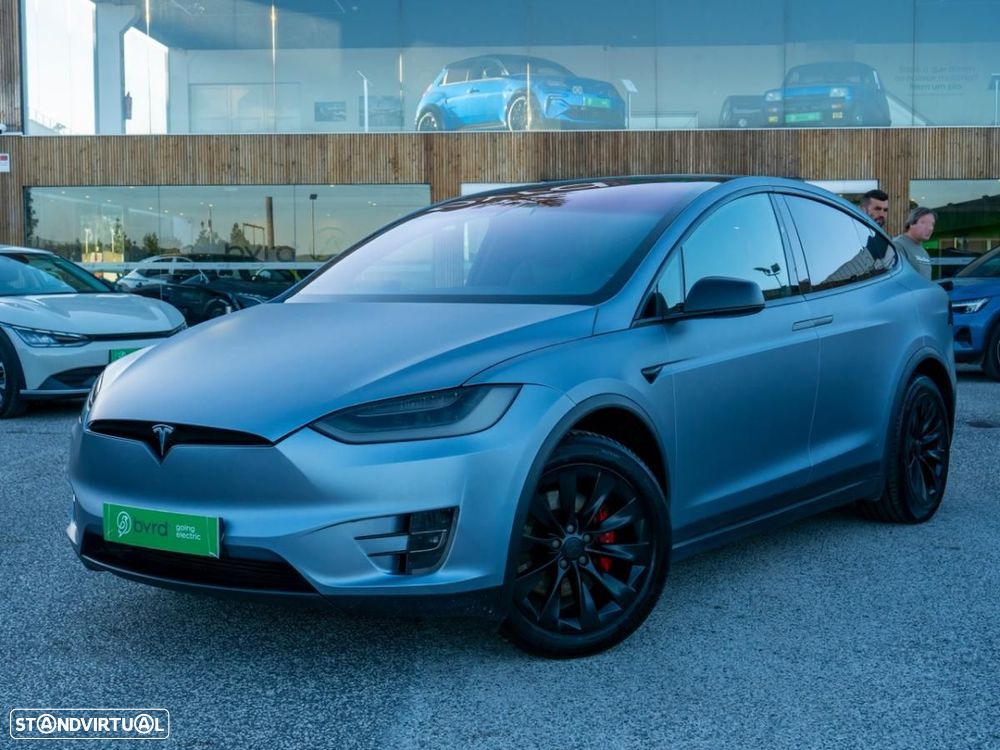 Tesla Model X - 7