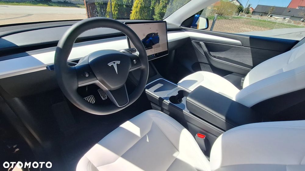 Tesla Model Y - 21