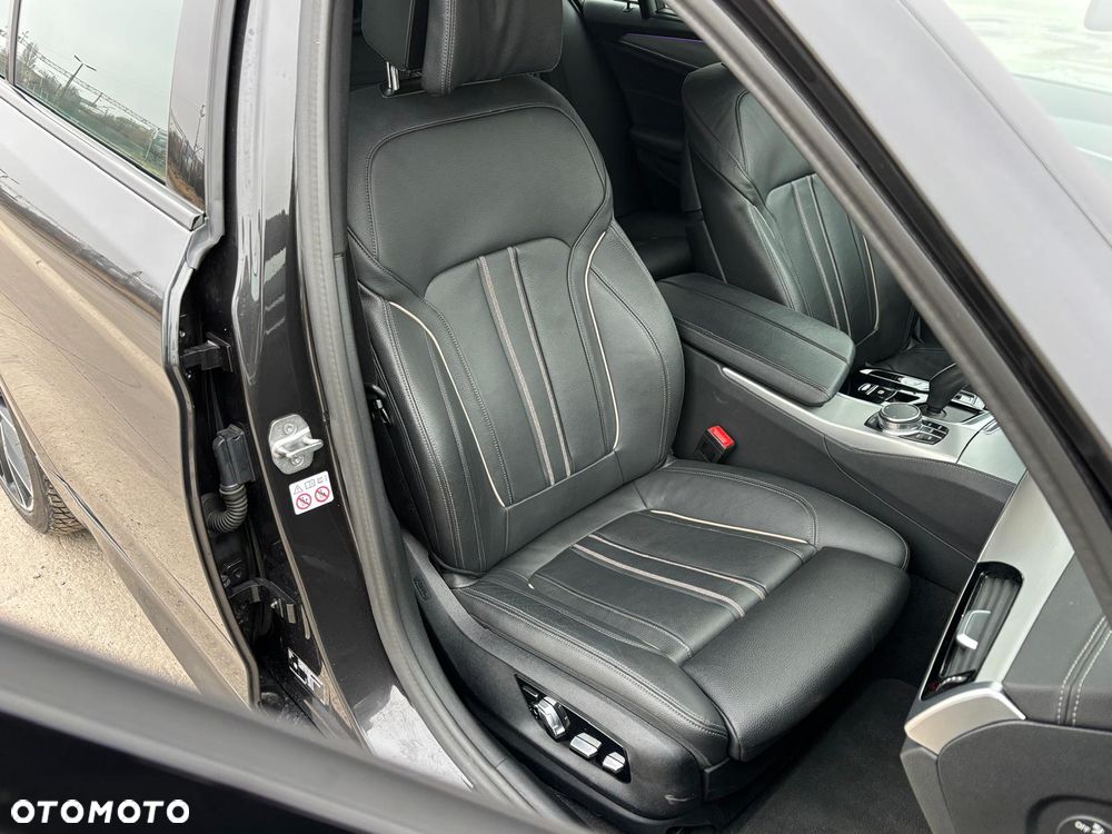 BMW Seria 5 530e M Sport sport - 26