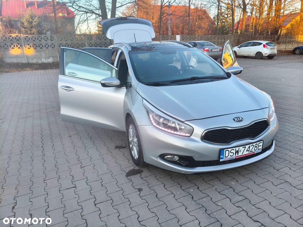 Kia Ceed 1.6 CRDi 128 Dream Team Edition - 3