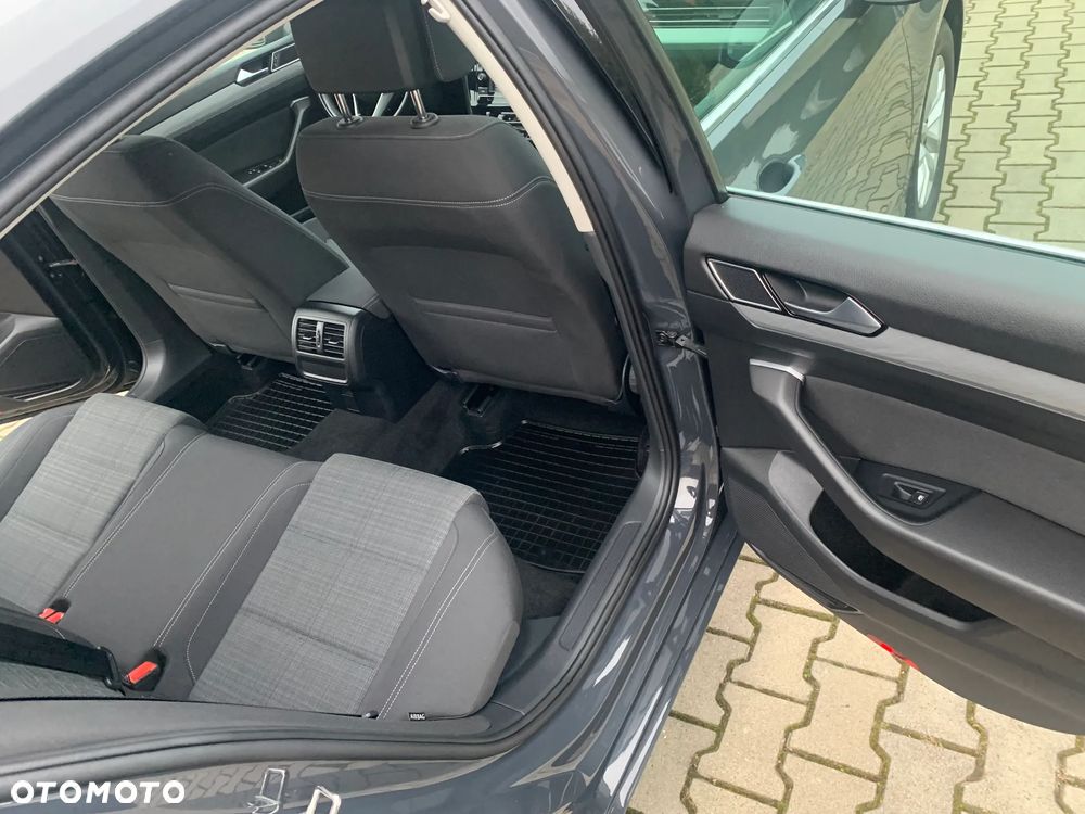 Volkswagen Passat 2.0 TDI EVO Business DSG - 16