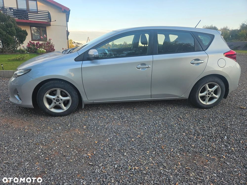 Toyota Auris 2014 photo 4