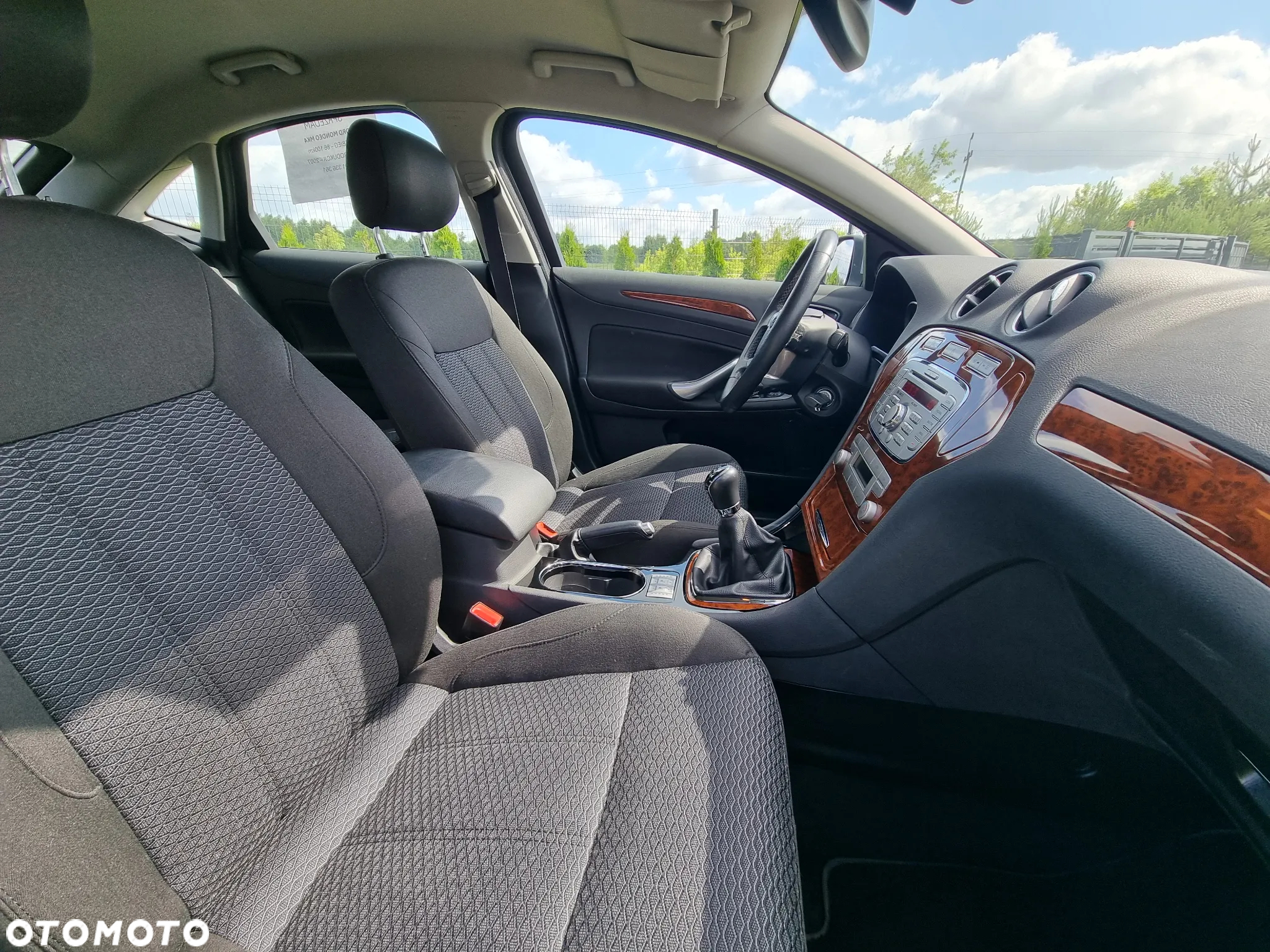 Ford Mondeo 2.0 Ghia - 10