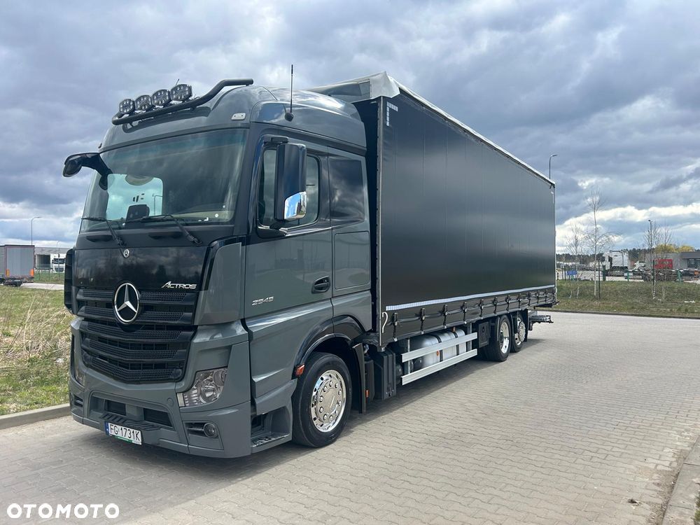 Mercedes-Benz Actros - 4