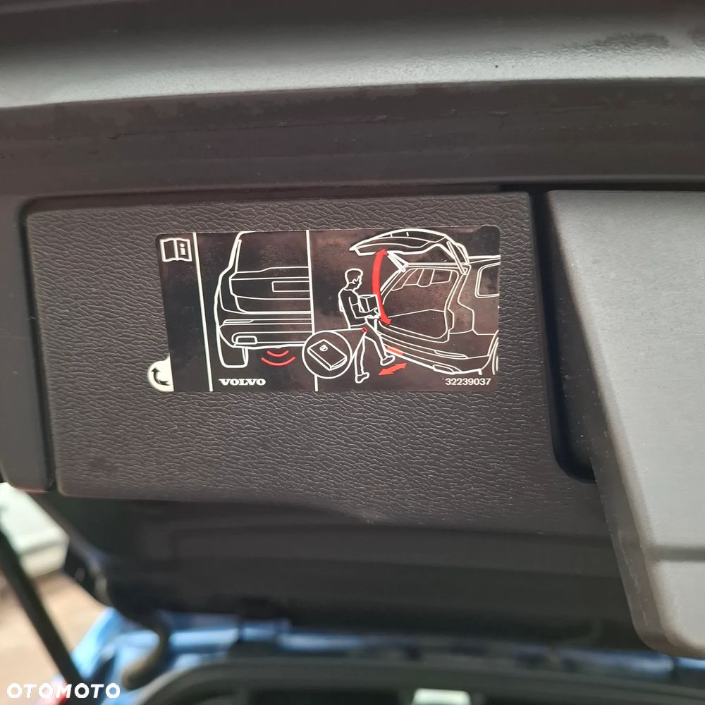 Volvo XC 60 T8 AWD Plug-In Hybrid R-Design - 14