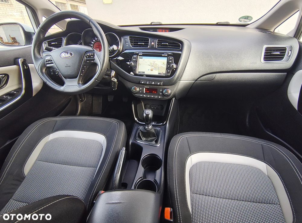 Kia Ceed 1.6 GDI Platinum Edition - 29