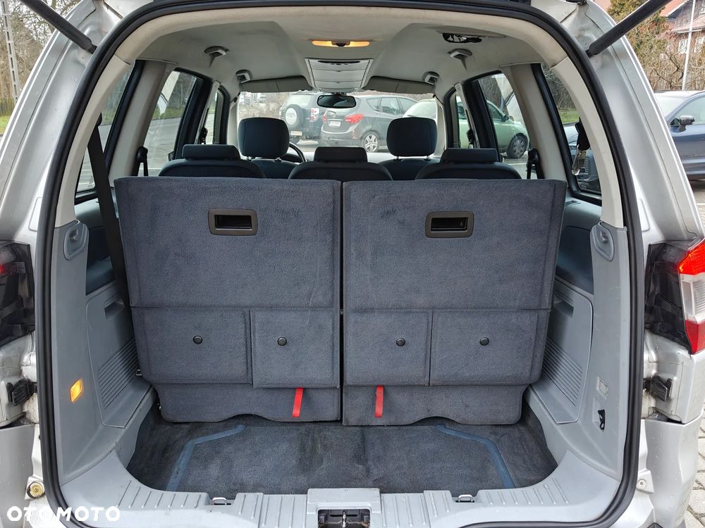 Ford Galaxy 2.0 TDCi Ghia - 21