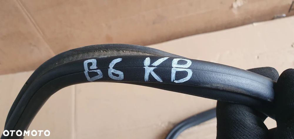 Uszczelka klapy bagażnika VW Passat B6 kombi - 9