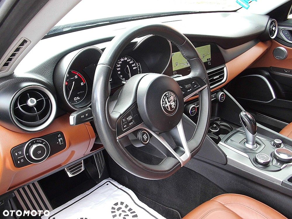 Alfa Romeo Giulia 2.2 AT8 Business - 10