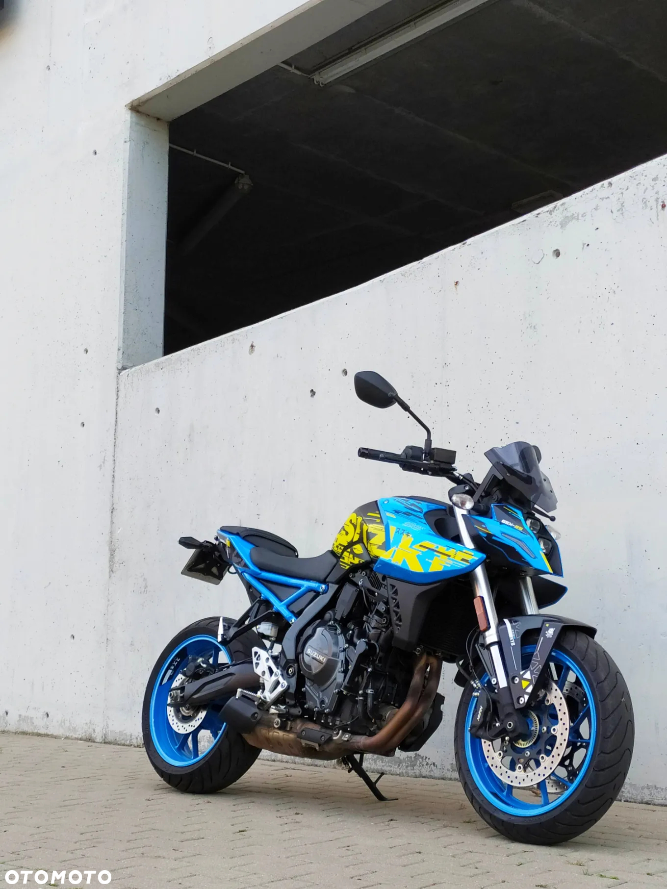 Suzuki GSX - 17