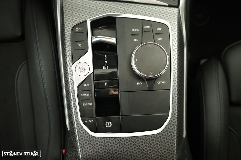 BMW 320 d Pack Desportivo M Auto - 13