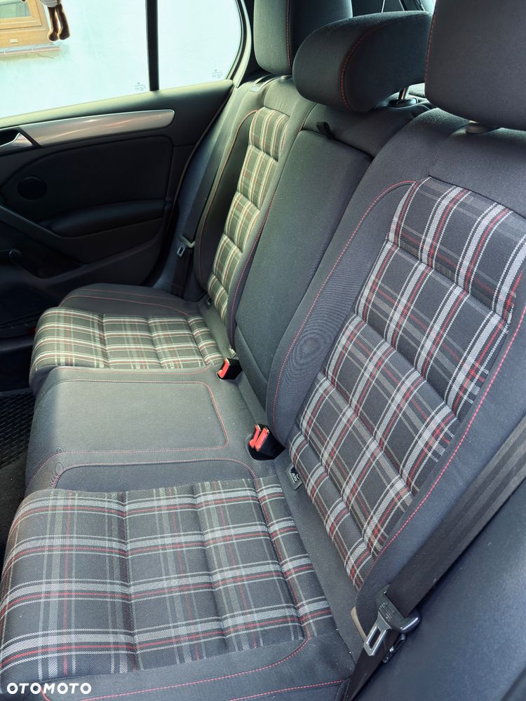 Volkswagen Golf 2.0 TDI Highline - 10
